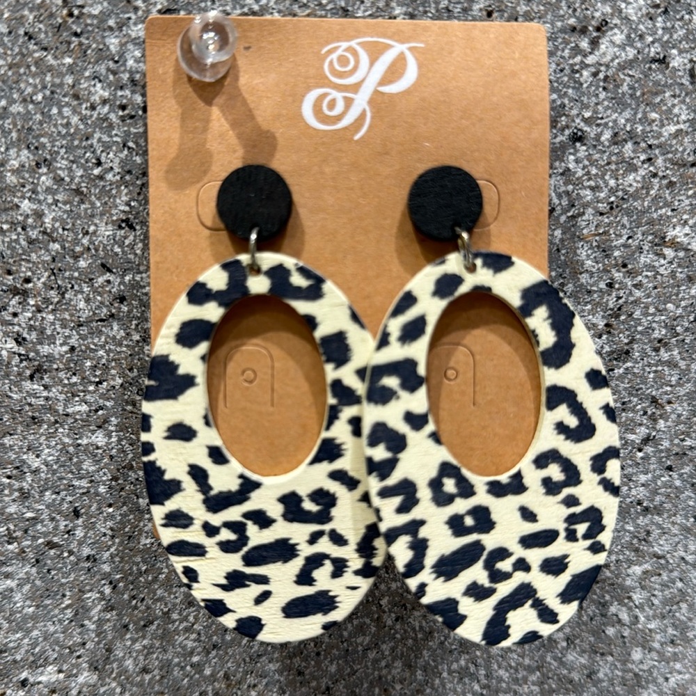 Plunder Wooden Leopard Earring